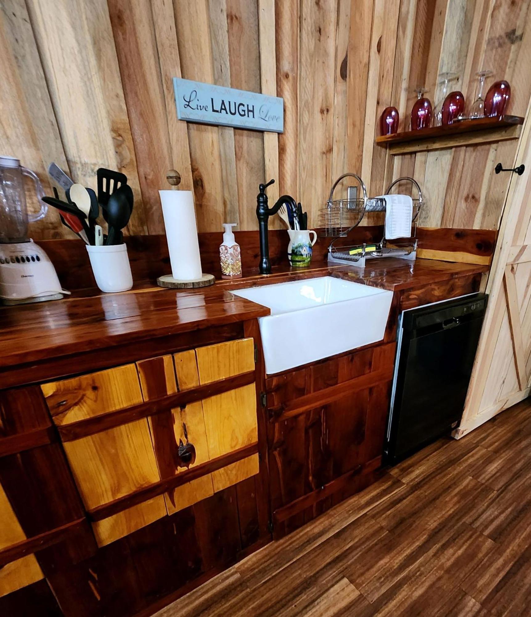 Unique Country Cabin Meets Farmhouse Modern!!! Mena Exterior photo