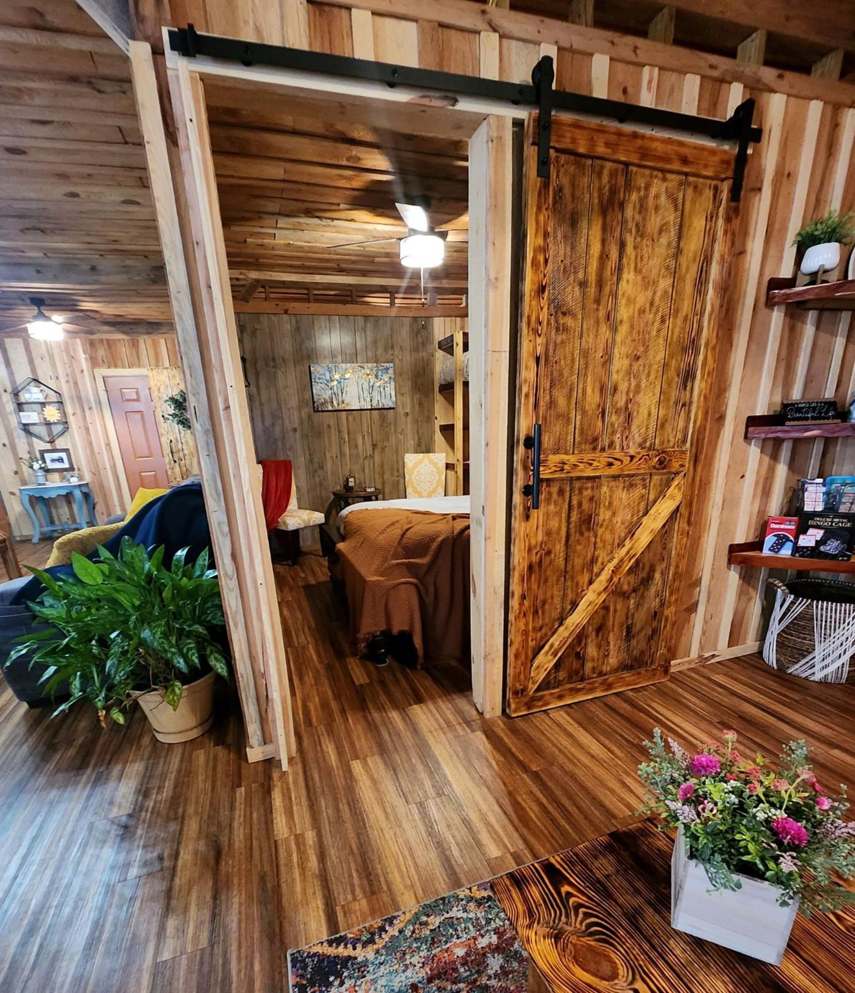 Unique Country Cabin Meets Farmhouse Modern!!! Mena Exterior photo