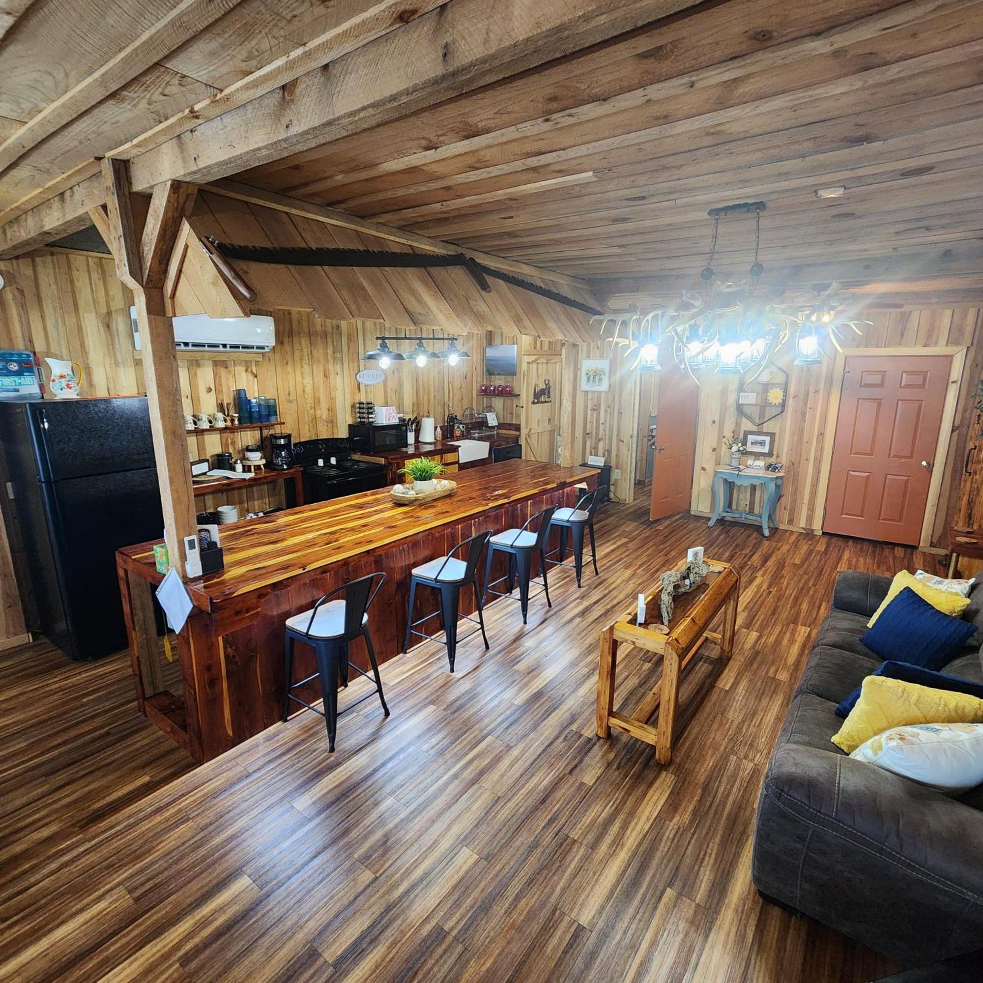Unique Country Cabin Meets Farmhouse Modern!!! Mena Exterior photo