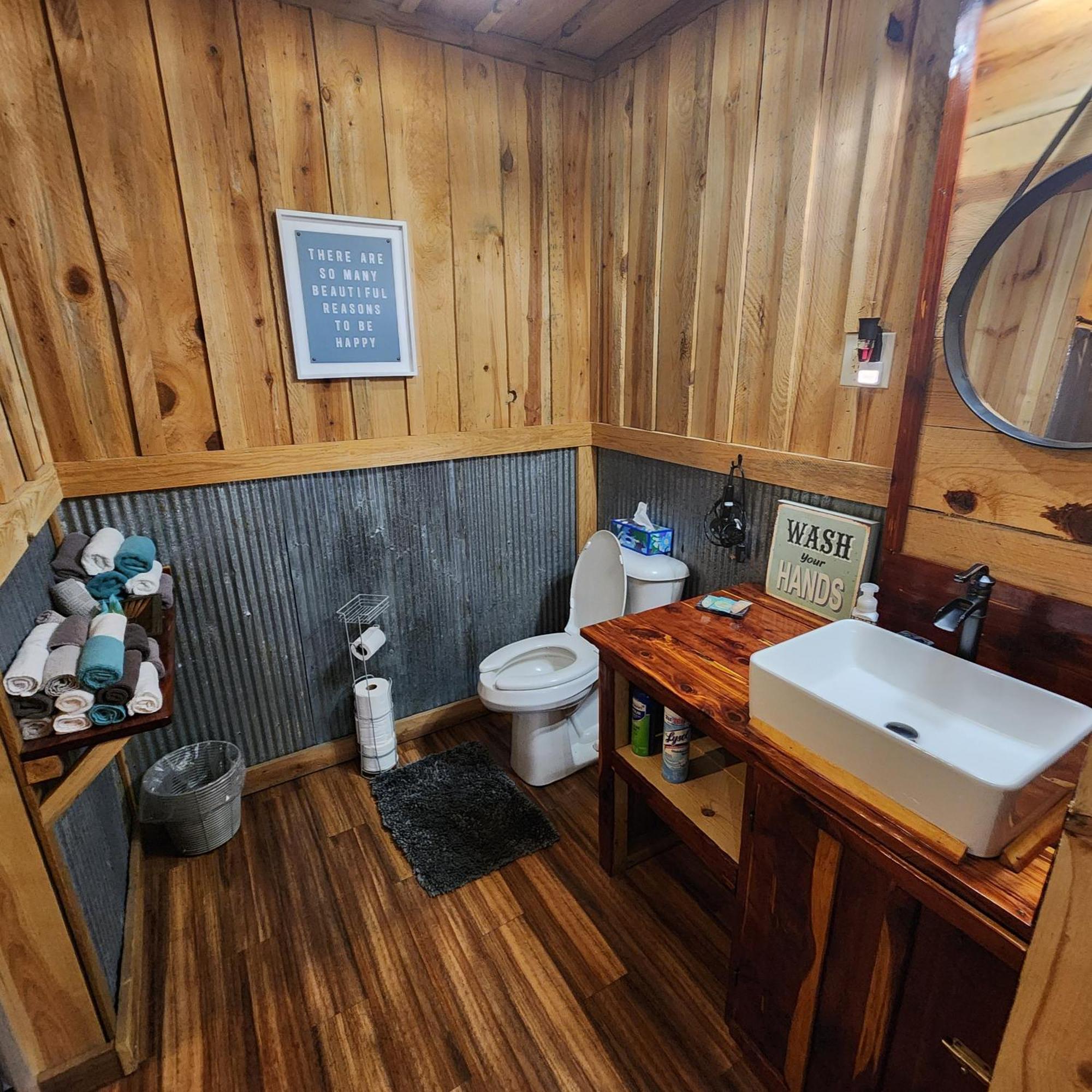 Unique Country Cabin Meets Farmhouse Modern!!! Mena Exterior photo