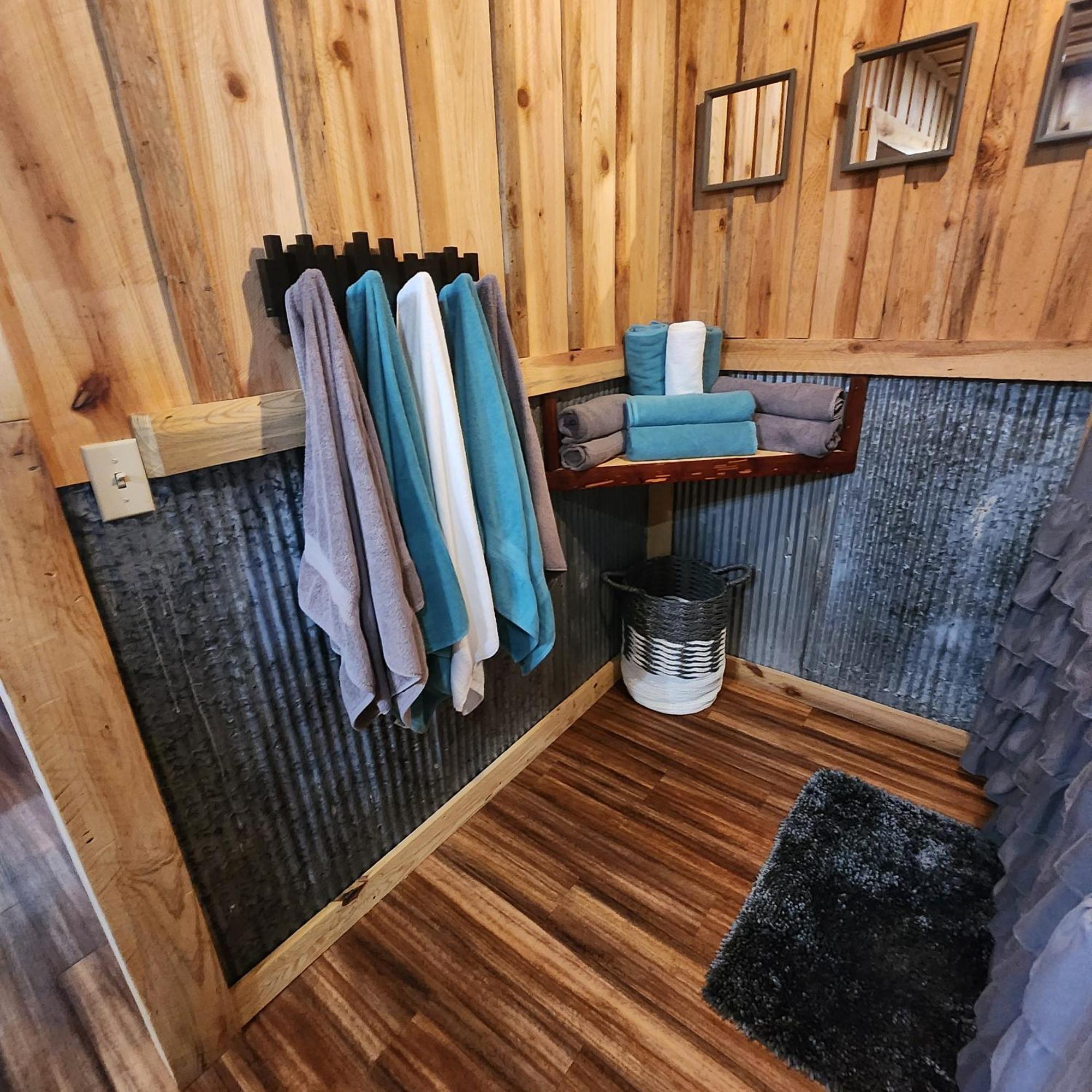 Unique Country Cabin Meets Farmhouse Modern!!! Mena Exterior photo